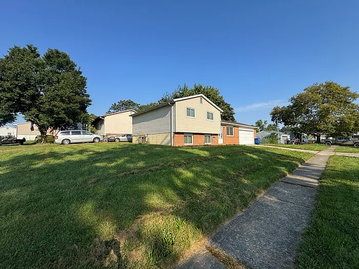 4 bed, 2.0 bath, 1366 sqft, $1,850 — Photo 2