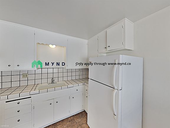 5th image of 670 S 10th St APT 2