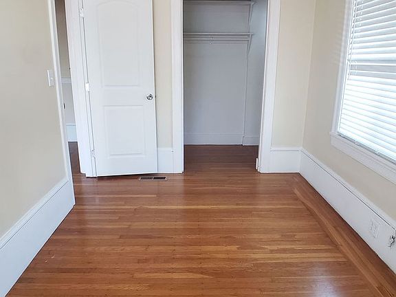 5th image of 1039 45th St APT 4