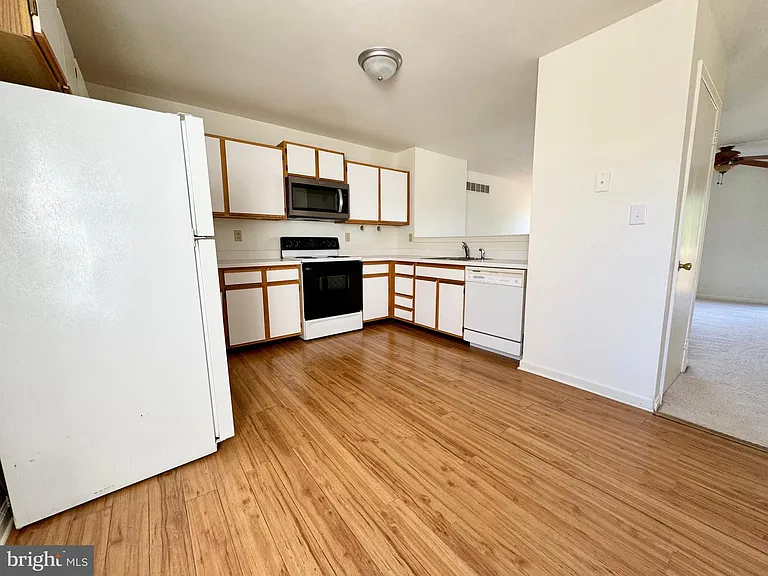 305 Charring Cross Dr — Photo 9