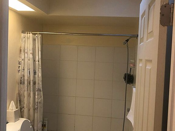 4th image of 32821 Blossom Ln