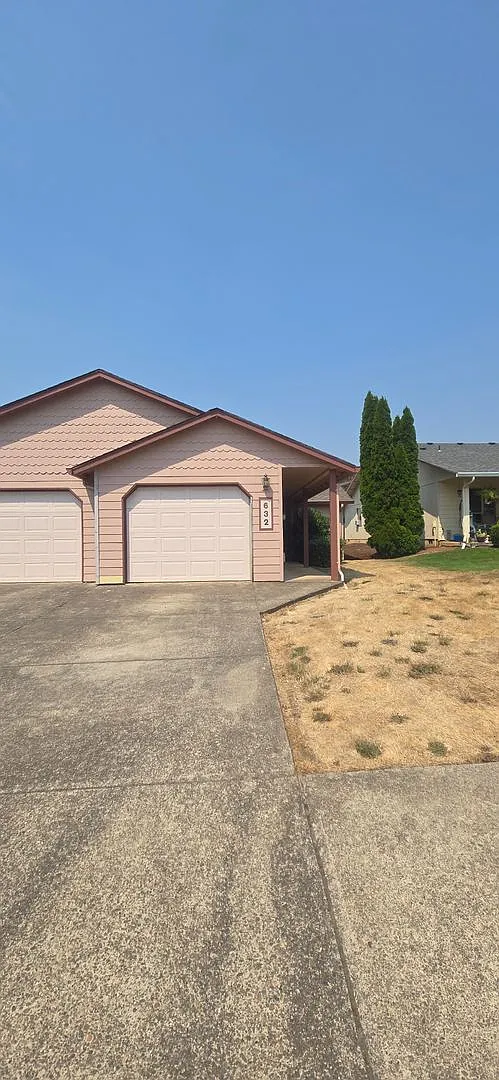 632 Benjamin Ave Duplex — Photo 1