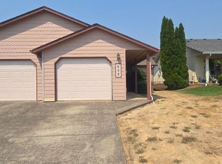 632 Benjamin Ave, Cottage Grove, OR 97424