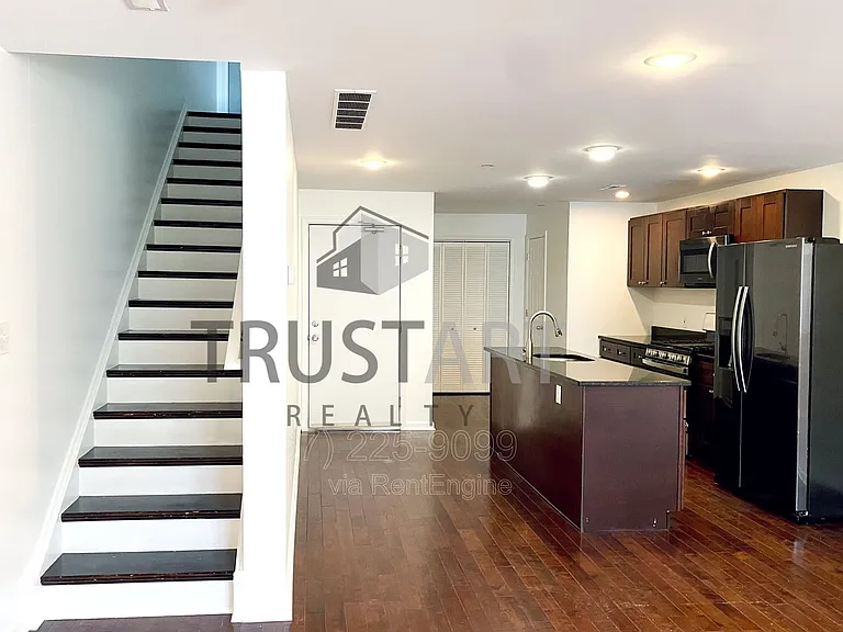 1816 N Front St #B — Photo 12