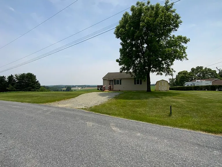 21 Roberts Rd — Photo 1