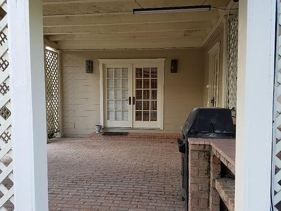 2nd image of 2545 Louisiana St