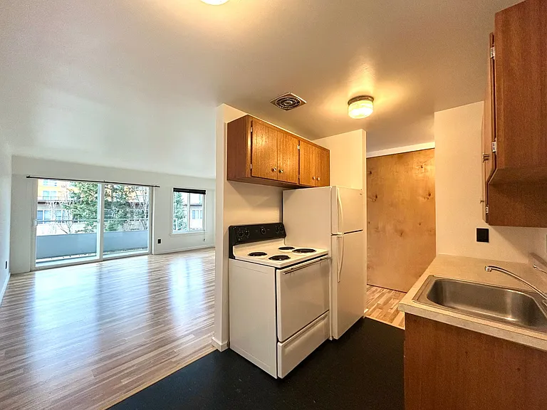 Escolier Apartments — Photo 5