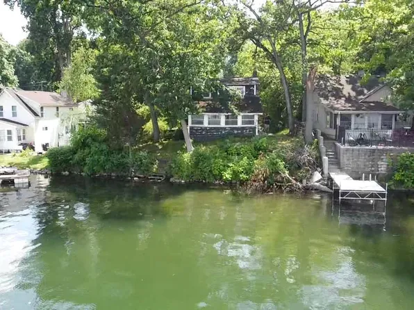 6523 Knox Dr, Brighton, MI 48116