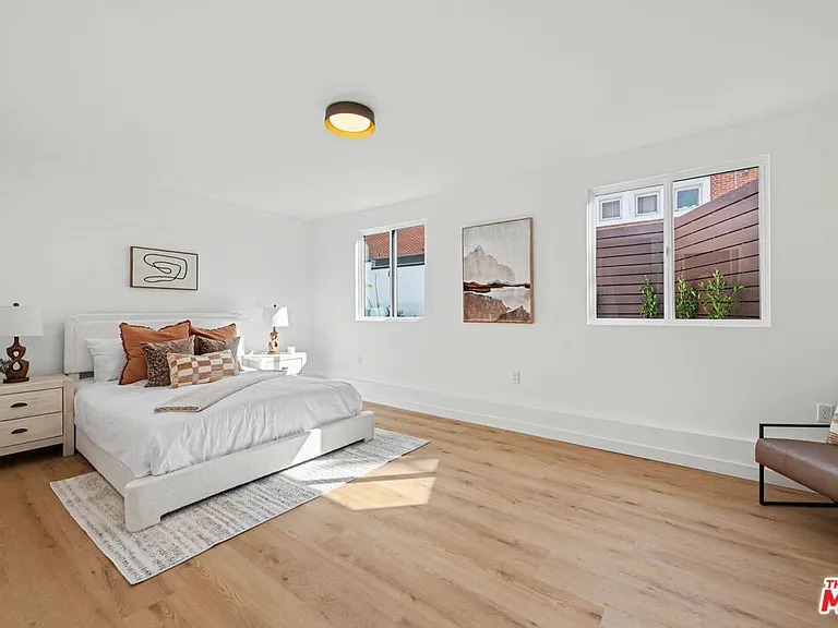 2831 Overland Ave — Photo 43