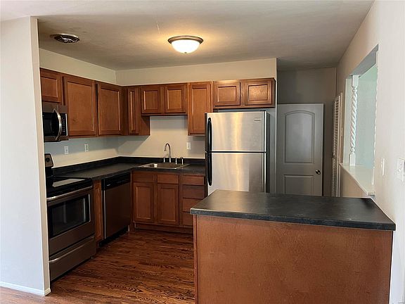 2nd image of 825 Claver Ln