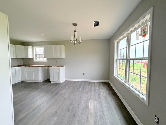 4th image of 275 Stoney Creek Way