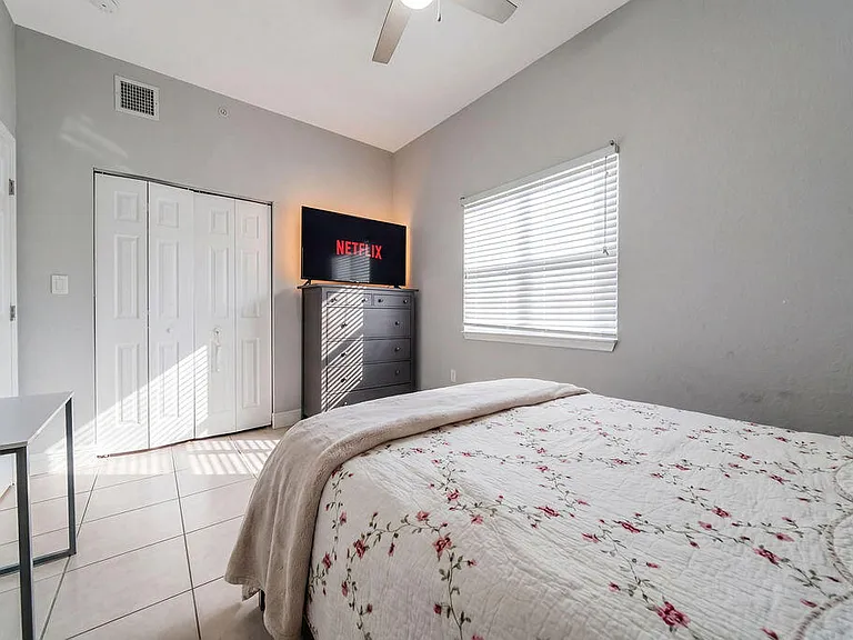 261 SW 6th Pl — Photo 36