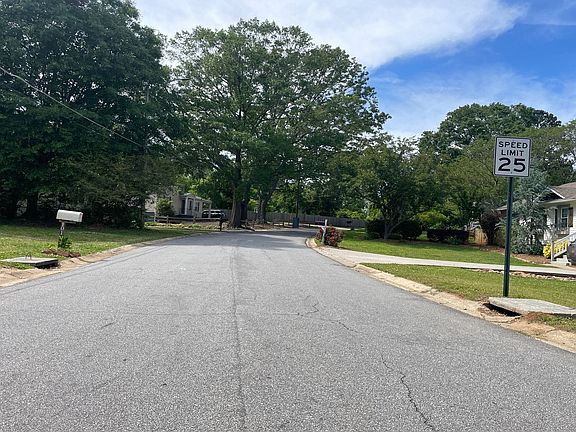 4th image of 1877 Clearwater Dr SE