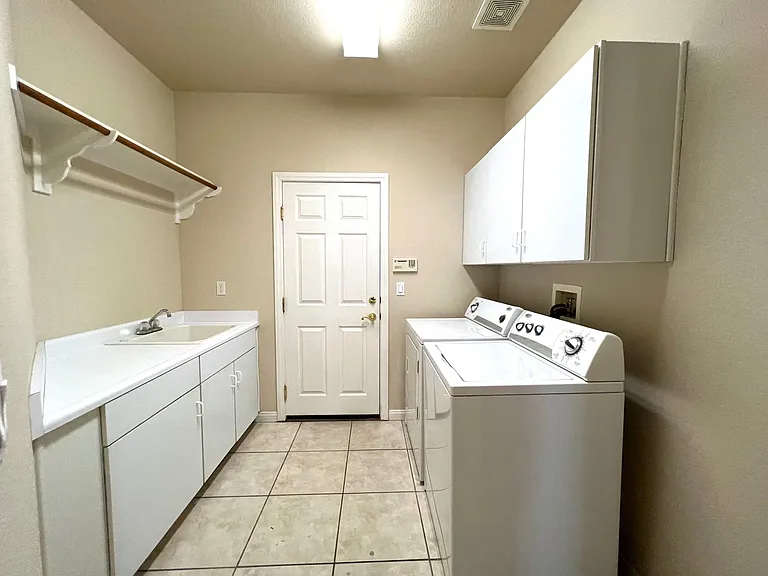 2237 Timber Rose Dr — Photo 17