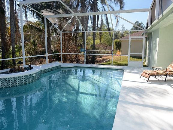 5th image of 19 Spring Ridge Dr