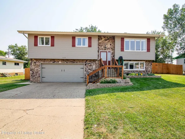 432 10th St E, Dickinson, ND 58601