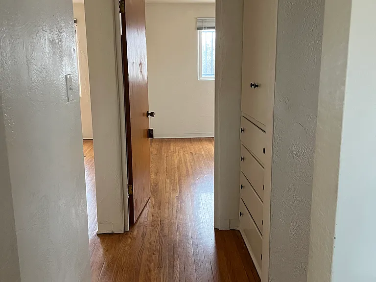 1230 Girard Blvd NE #B — Photo 5