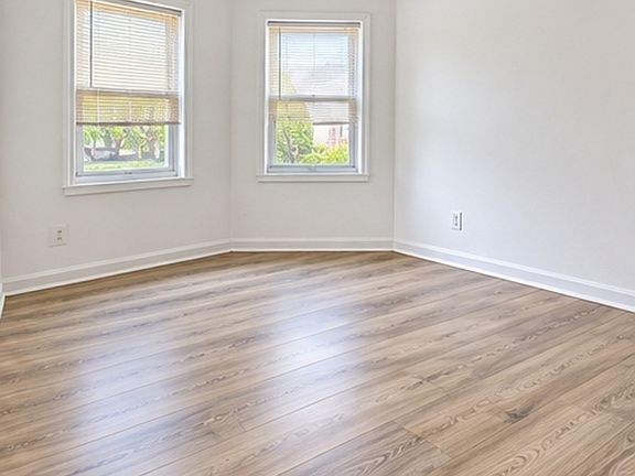 4th image of 66 Ingraham Pl