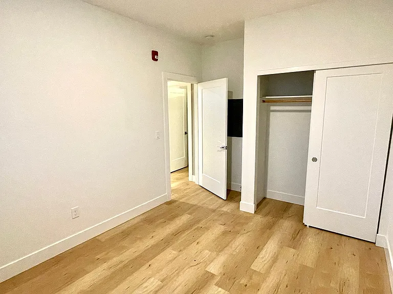 4415 SE 61st Ave — Photo 8