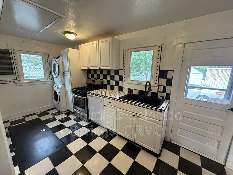 217 E Jefferson St — Photo 4