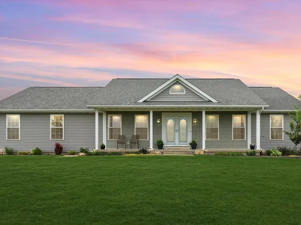 102 N Pointe Dr, Gifford, IL 61847