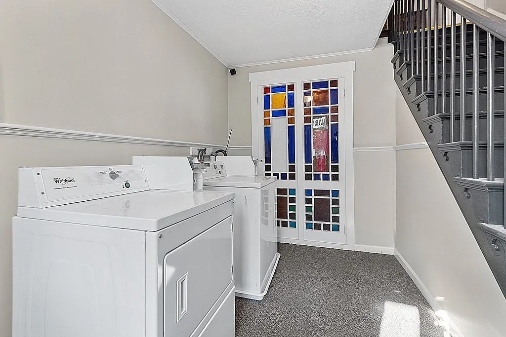 3 bed, 1.0 bath, 1200 sqft, $2,800 — Photo 3