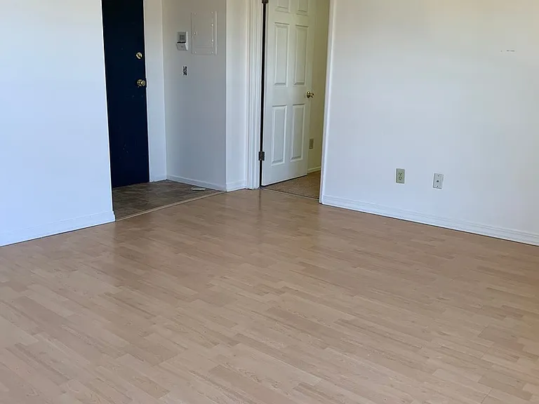 2404 N Vancouver Ave — Photo 9