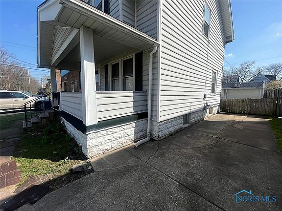 2nd image of 905 Geneva Ave