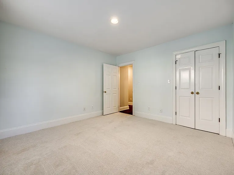 2220 Roswell Ave #B — Photo 14