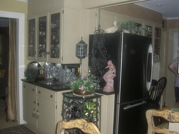 Dry Bar w/built-ins