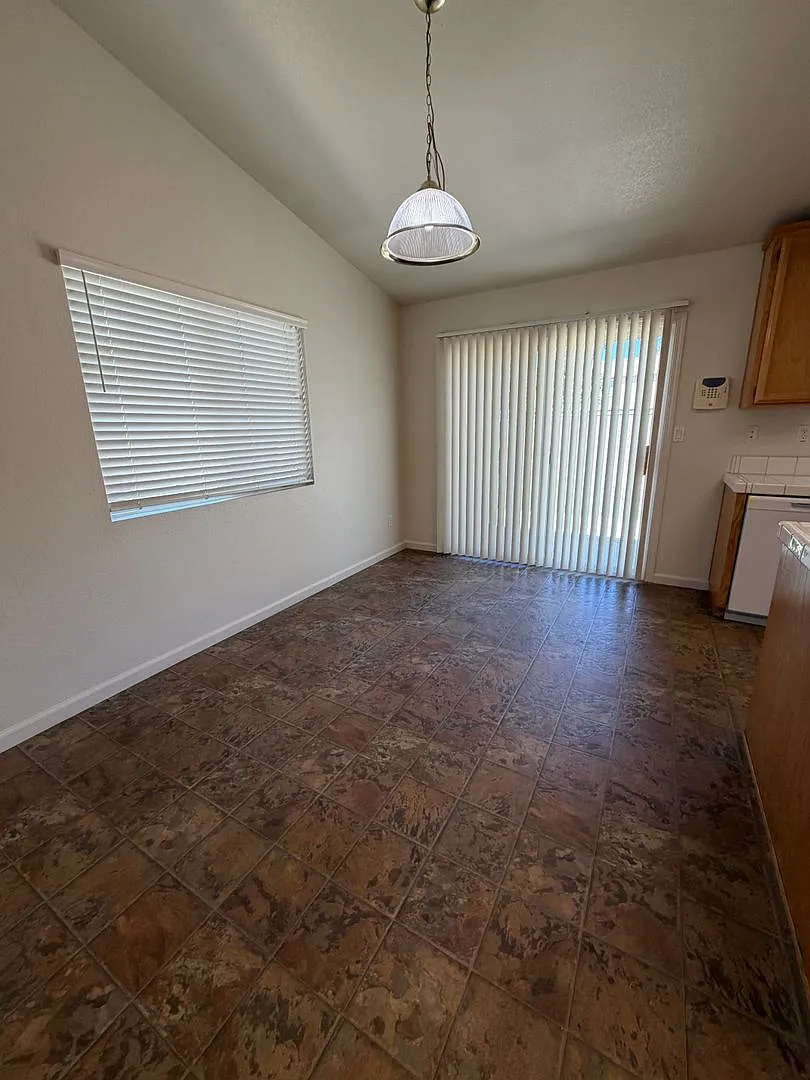 Nice Home In Elk Grove!! — Photo 4