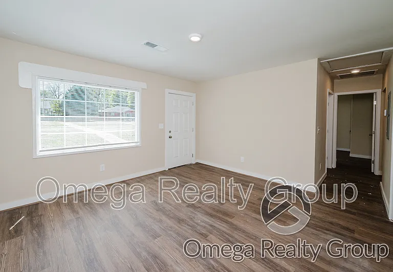 14 E Clay St — Photo 8