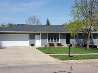 706 E 21st St, Yankton, SD 57078