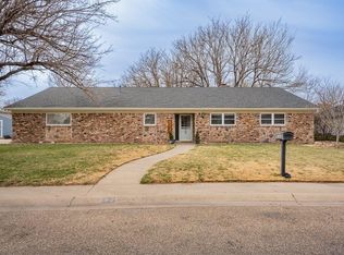 32 Village Dr, Canyon, TX 79015