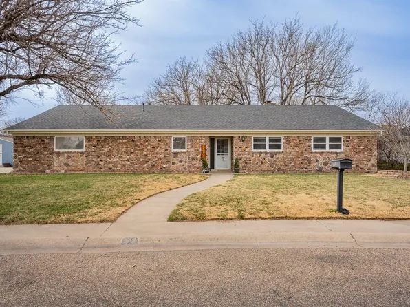 32 Village Dr, Canyon, TX 79015