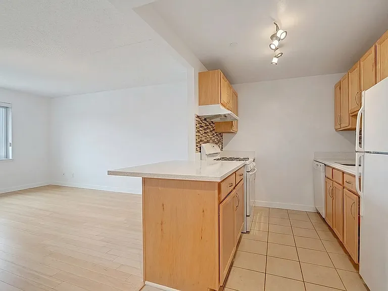 3044 3rd Ave #3B — Photo 5