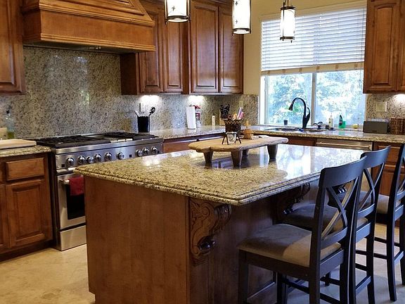 4th image of 8090 Village Estates Ln