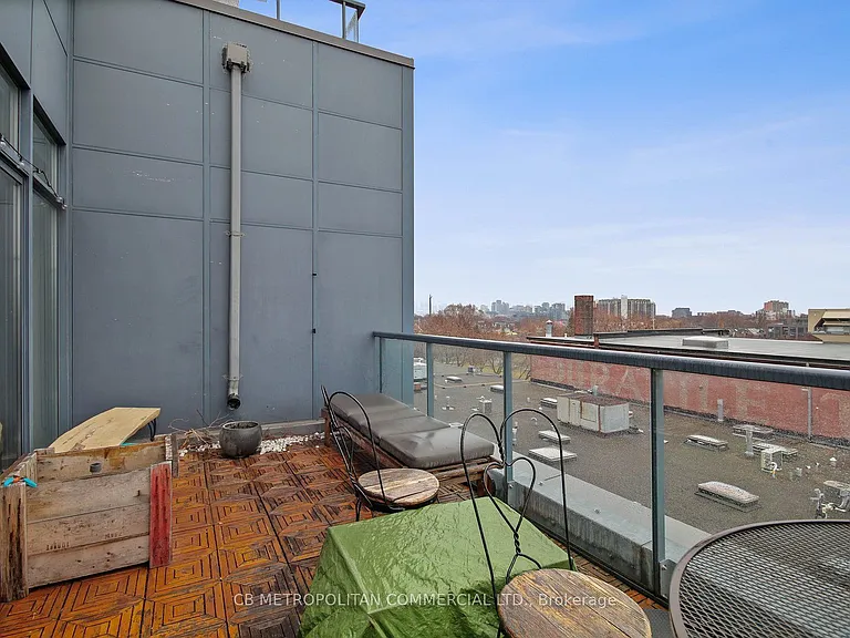 363 Sorauren Ave #405 — Photo 15