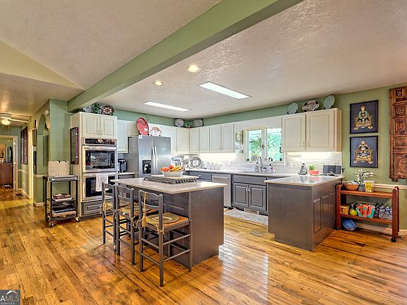 3rd image of 476 Franklin St