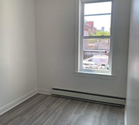 3rd image of 14-44 31st Dr Floor 2