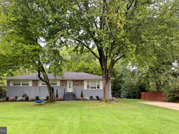 10807 Hill Top Dr, Fort Washington, MD 20744