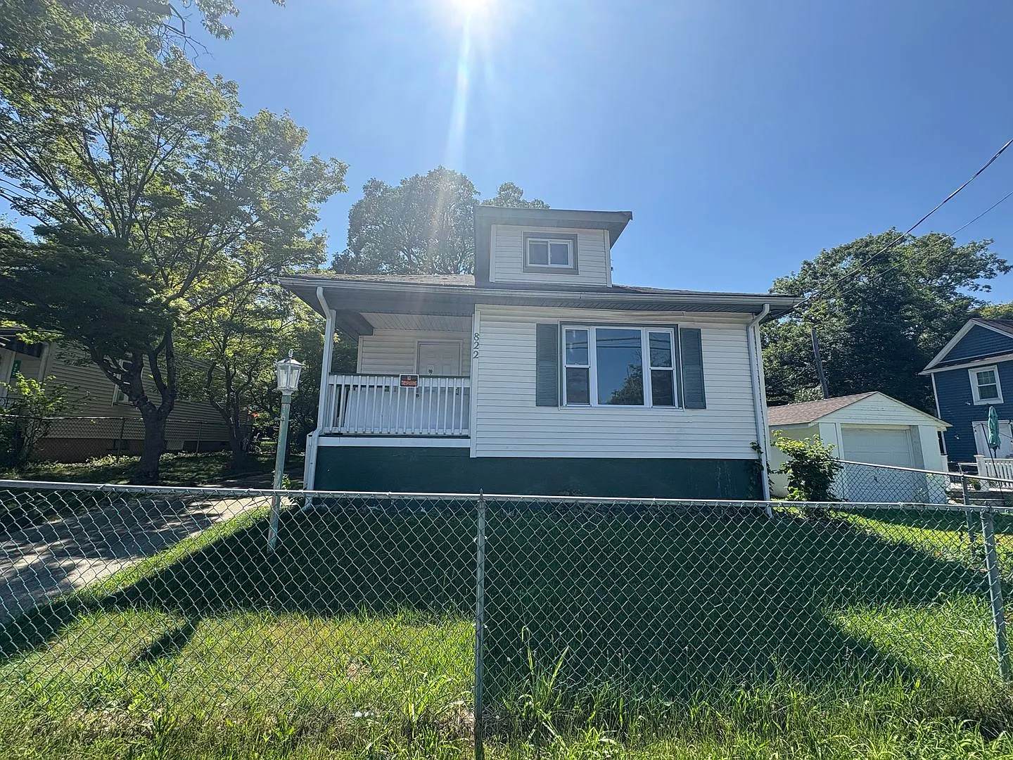Stunning 3 bedroom 2 bathroom single family house available in Asbury Park! — Photo 4