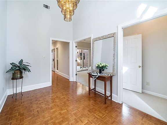 4th image of 16 Gaberonne Ct NE