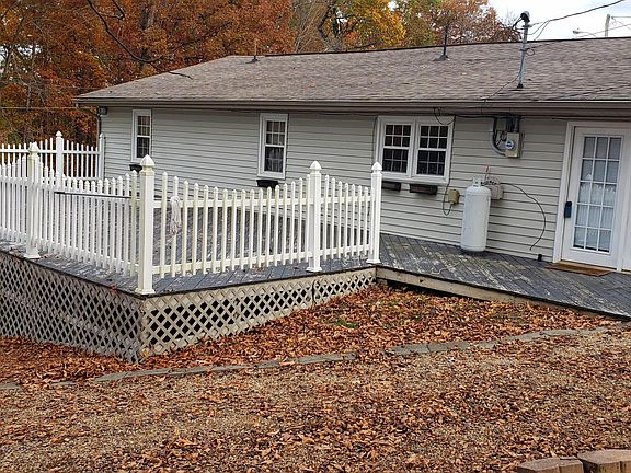 4th image of 323 Iris Dr