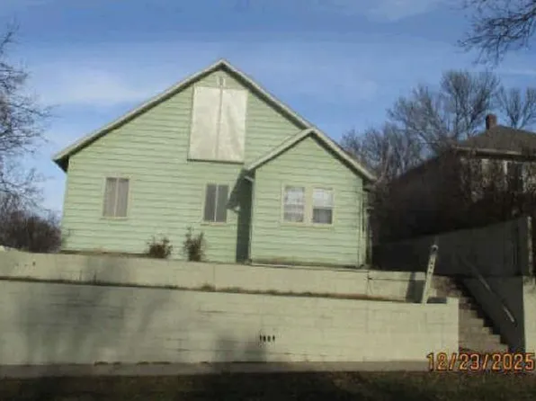 212 W Elizabeth St, Pierre, SD 57501