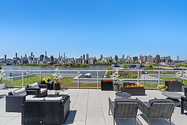 Sold by Modern Spaces | media 12