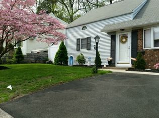 15 Kenwood Rd, Hawthorne, NJ 07506