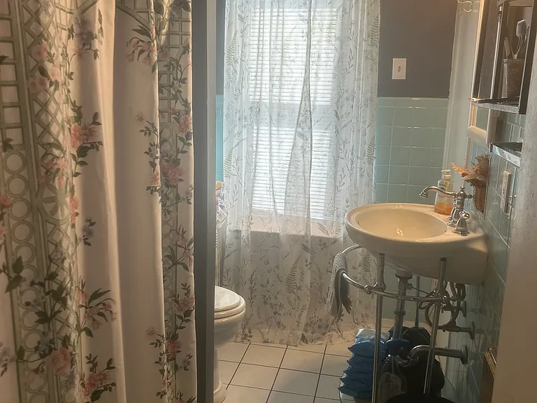 325 Porter St — Photo 9
