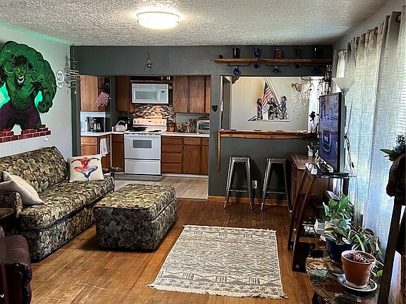 3rd image of 27407 W Street