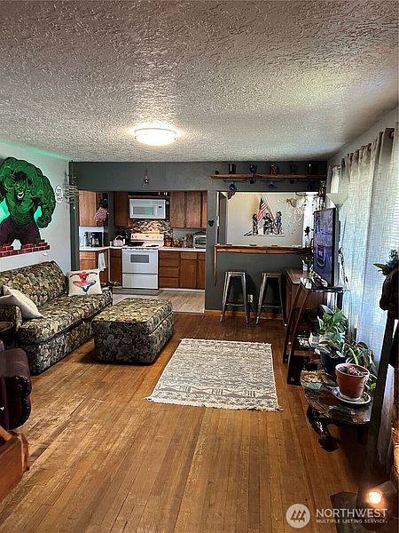 3rd image of 27407 W Street